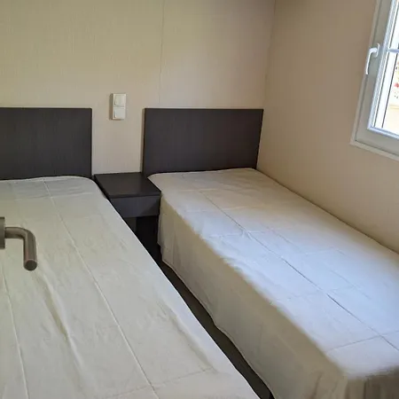 Mobil A 200m De La Au Des Pins Maritimes Otel