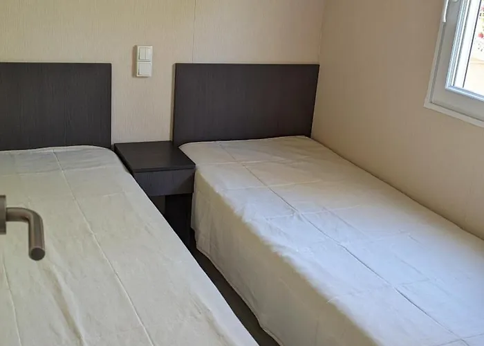 Mobil A 200m De La Au Des Pins Maritimes Hotel